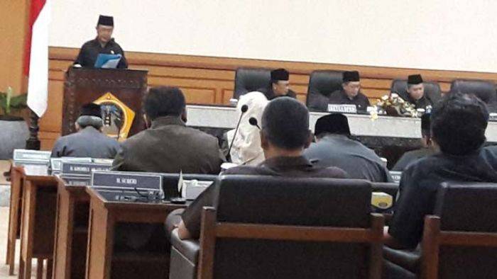 PU Fraksi Soroti Jebloknya Pendapatan Daerah di LKPJ APBD 2015 PU Fraksi Soroti Jebloknya Pendapatan Daerah di LKPJ APBD 2015