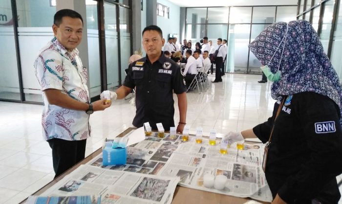Calon Tenaga Kontrak Dishub Kota Malang Dites Urine