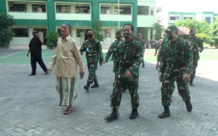 Pangdam V Brawijaya Perintahkan Pengamanan RS Rujukan Pasien Covid-19 Diperketat Pangdam V Brawijaya Perintahkan Pengamanan RS Rujukan Pasien Covid-19 Diperketat
