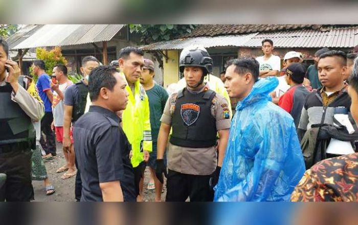 Gejolak Jalur Pasir Desa Jugosari, Kapolres dan Bupati Lumajang Turun Langsung Netralisir Warga Gejolak Jalur Pasir Desa Jugosari, Kapolres dan Bupati Lumajang Turun Langsung Netralisir Warga