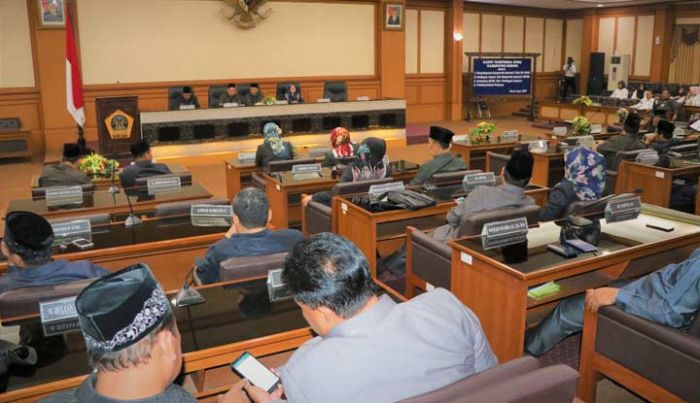 DPRD Gresik Kembali Ajukan 4 Raperda Inisiatif DPRD Gresik Kembali Ajukan 4 Raperda Inisiatif