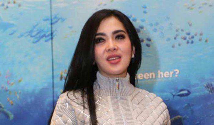 Bersedekah Dituding Pamer, Syahrini Anggap Orang Usil itu Kurang Paham Agama Bersedekah Dituding Pamer, Syahrini Anggap Orang Usil itu Kurang Paham Agama