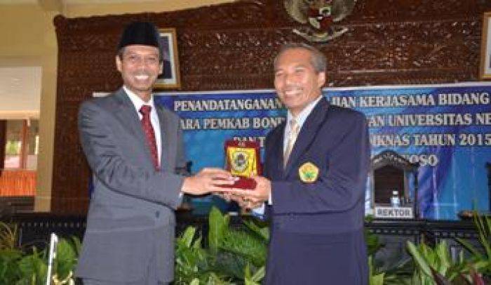 Teken MoU, Mahasiswa Bondowoso Diberi Kesempatan Khusus Seleksi Masuk Unej Teken MoU, Mahasiswa Bondowoso Diberi Kesempatan Khusus Seleksi Masuk Unej