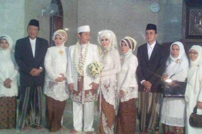 Kiai Sepuh dan Petinggi Partai Hadiri Pernikahan Anak Bupati Gresik Kiai Sepuh dan Petinggi Partai Hadiri Pernikahan Anak Bupati Gresik