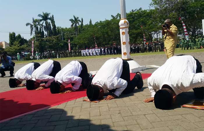 Dapat Remisi Bebas, Sejumlah Warga Binaan LP Bangil Sujud Syukur