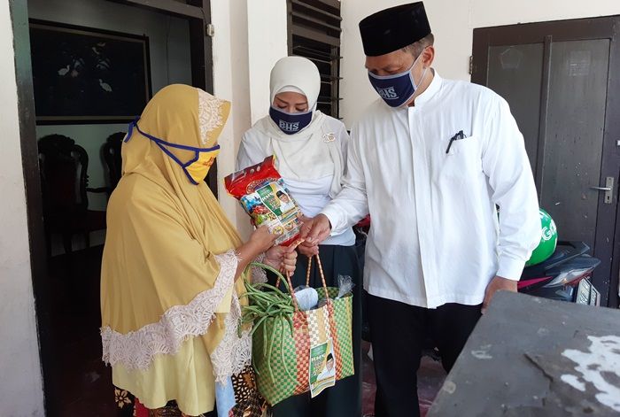 Sehari Jelang PSBB Sidoarjo, BHS Bagikan 1.500 Paket Sembako Sehari Jelang PSBB Sidoarjo, BHS Bagikan 1.500 Paket Sembako