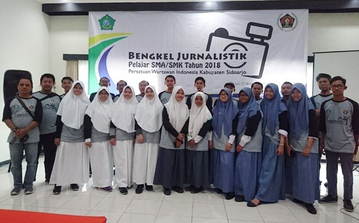 Ajak Pelajar SMA Perangi Hoaks, PWI Sidoarjo Gelar Bengkel Jurnalistik Ajak Pelajar SMA Perangi Hoaks, PWI Sidoarjo Gelar Bengkel Jurnalistik