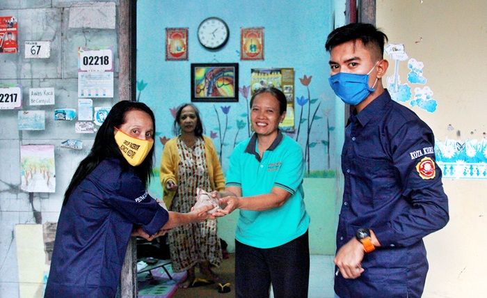 Bagikan 20 Ribu Nasbung ke Warga Terdampak Covid-19, Pemkot Kediri Berdayakan Katering Kecil Bagikan 20 Ribu Nasbung ke Warga Terdampak Covid-19, Pemkot Kediri Berdayakan Katering Kecil