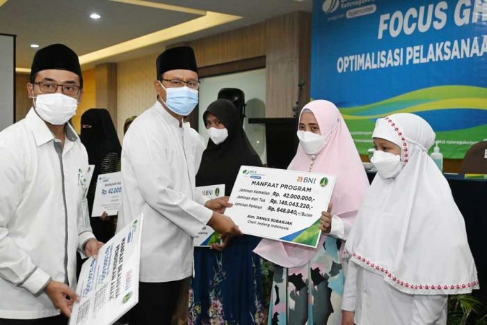 Gus Ipul Minta BPJAMSOSTEK Beri Perlindungan Pekerja Gus Ipul Minta BPJAMSOSTEK Beri Perlindungan Pekerja