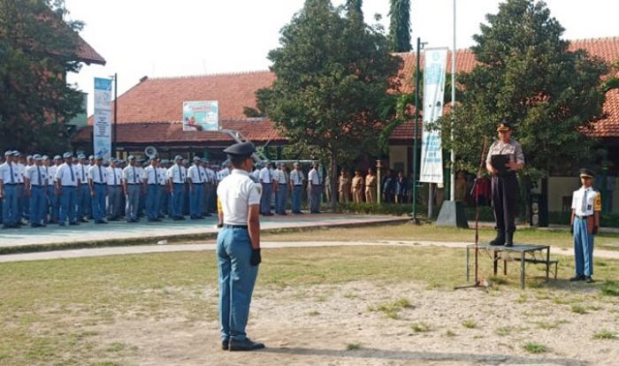 Kasat Binmas Polresta Sidoarjo Sampaikan Imbauan Kamtibmas ke Pelajar Kasat Binmas Polresta Sidoarjo Sampaikan Imbauan Kamtibmas ke Pelajar