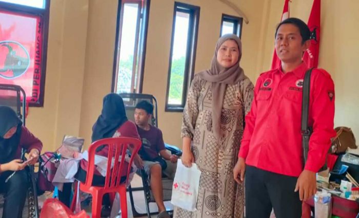 Peringati Sumpah Pemuda, BMI dan PDIP Gresik Gelar Donor Darah dan Bagikan Sembako Peringati Sumpah Pemuda, BMI dan PDIP Gresik Gelar Donor Darah dan Bagikan Sembako
