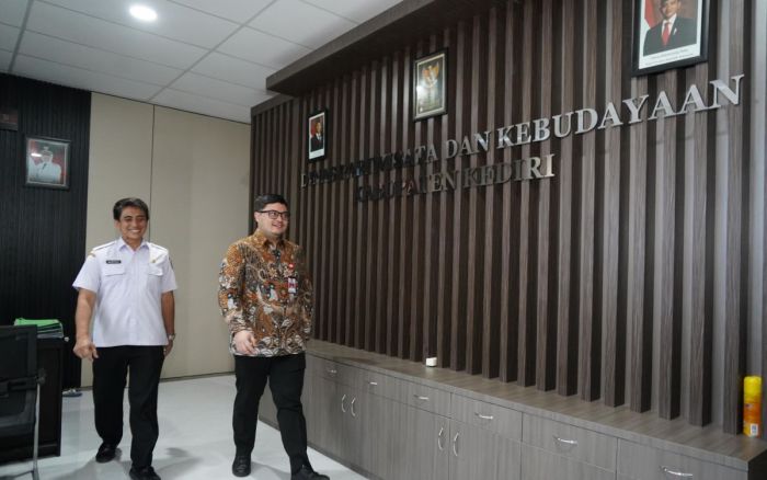  Kunjungi Kantor Baru Disparbud, Bupati Kediri Beri Masukan Operasional Museum