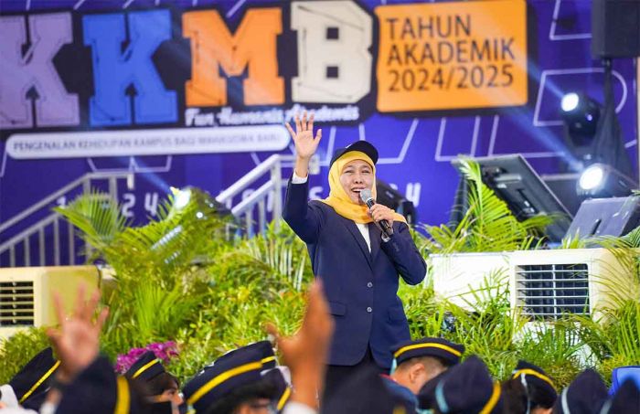 Suntik Semangat ke Maba Unair, Khofifah: Jadilah Enabler Leader, Jadilah Game Changer! Suntik Semangat ke Maba Unair, Khofifah: Jadilah Enabler Leader, Jadilah Game Changer!