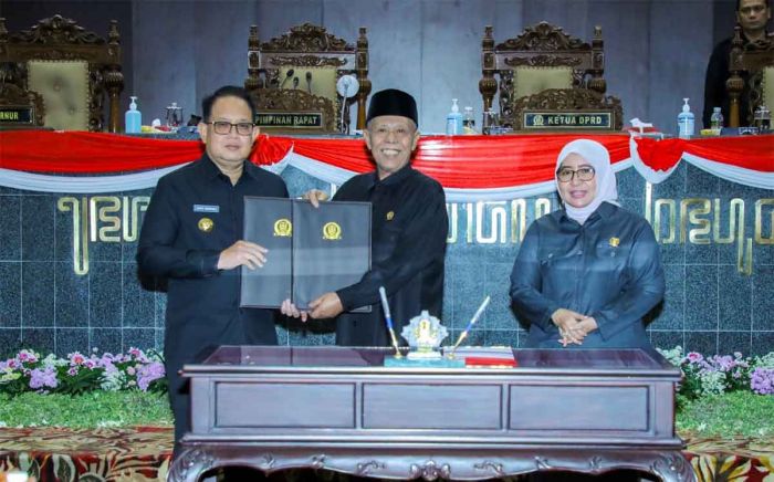 Raperda Pertanggungjawaban Pelaksanaan APBD Jatim 2023 Disetujui, Adhy Karyono Bilang Begini Raperda Pertanggungjawaban Pelaksanaan APBD Jatim 2023 Disetujui, Adhy Karyono Bilang Begini