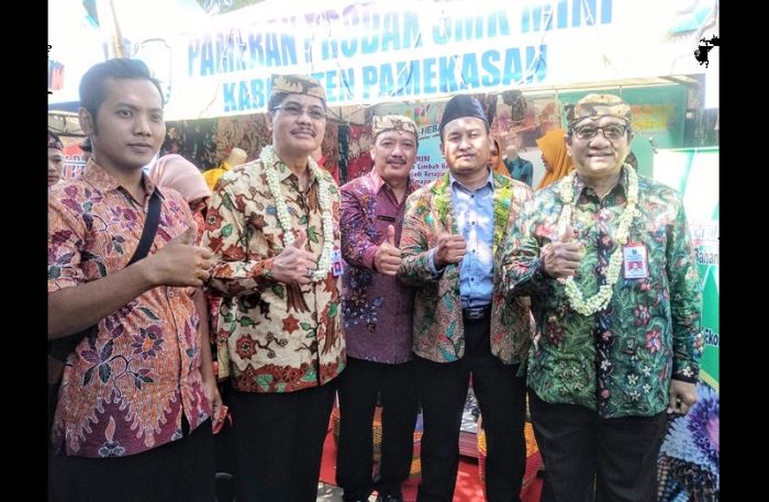 Kadisdik Jatim Kunjungi Pameran Produk SMK Mini di Pamekasan Kadisdik Jatim Kunjungi Pameran Produk SMK Mini di Pamekasan