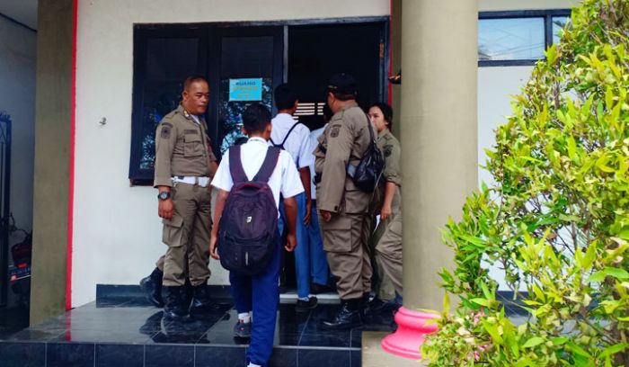 Bolos Sekolah di Hari Guru, Puluhan Siswa di Blitar Terjaring Razia Satpol PP