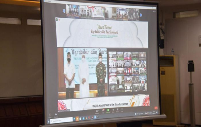 Sambut HUT RI dan Tahun Baru Islam 1443 H, Wali Kota Kediri Ikuti Jatim Berzikir dan Berselawat Sambut HUT RI dan Tahun Baru Islam 1443 H, Wali Kota Kediri Ikuti Jatim Berzikir dan Berselawat