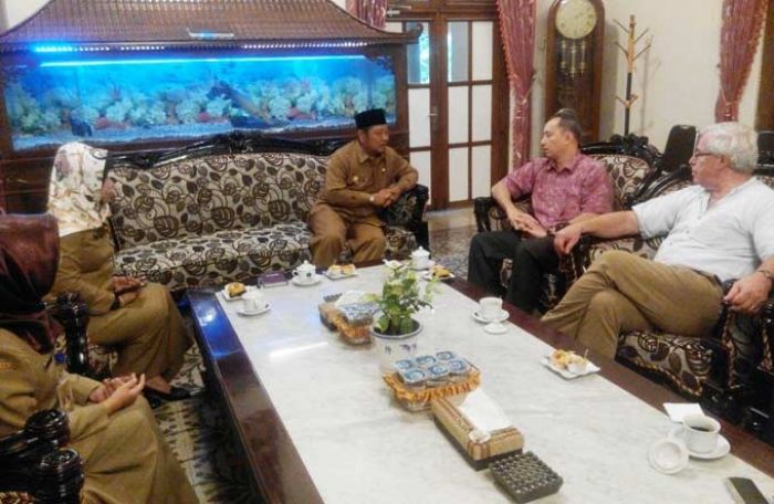 Genjot Ekspor Eropa, Pengrajin Tanggulangin Sidoarjo Didampingi Ahli Belanda Genjot Ekspor Eropa, Pengrajin Tanggulangin Sidoarjo Didampingi Ahli Belanda