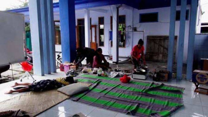 Banjir Jombang belum Surut, Warga Swadaya Bikin Dapur Umum Banjir Jombang belum Surut, Warga Swadaya Bikin Dapur Umum