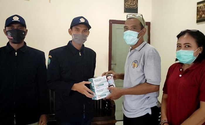 Peduli Kesehatan Jurnalis, Karang Taruna Krian Bagikan APD Dalam Rangka Peringati HPN Peduli Kesehatan Jurnalis, Karang Taruna Krian Bagikan APD Dalam Rangka Peringati HPN