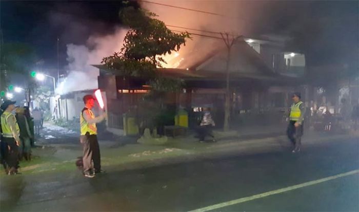 Warung Sate di Blitar Ludes Terbakar Saat Pemilik Nonton Pawai Sound System Warung Sate di Blitar Ludes Terbakar Saat Pemilik Nonton Pawai Sound System