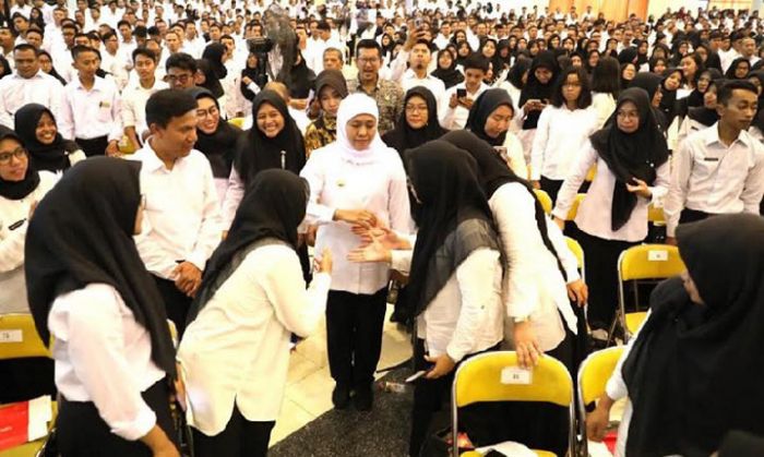 Bekali CPNS Pemprov Jatim, Gubernur Khofifah Ingatkan Jiwa ASN adalah Melayani Bekali CPNS Pemprov Jatim, Gubernur Khofifah Ingatkan Jiwa ASN adalah Melayani