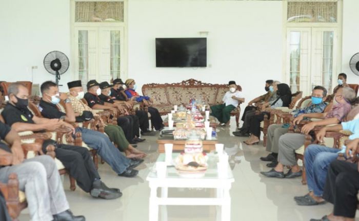 Usai Dilantik, Bupati Sugiri Sancoko Dapat Kunjungan dari PKL, Perjekpo, dan Perpek Usai Dilantik, Bupati Sugiri Sancoko Dapat Kunjungan dari PKL, Perjekpo, dan Perpek