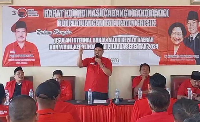 Soal Beredar Spanduk Dirinya dan Alif, Mujid: Ada yang Sengaja Mengadu Domba Kader PDIP Gresik Soal Beredar Spanduk Dirinya dan Alif, Mujid: Ada yang Sengaja Mengadu Domba Kader PDIP Gresik