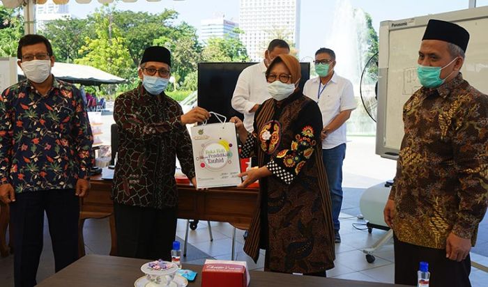 Wali Kota Risma Sambut Kedatangan Santri Hidayatullah di Tengah Pandemi Wali Kota Risma Sambut Kedatangan Santri Hidayatullah di Tengah Pandemi