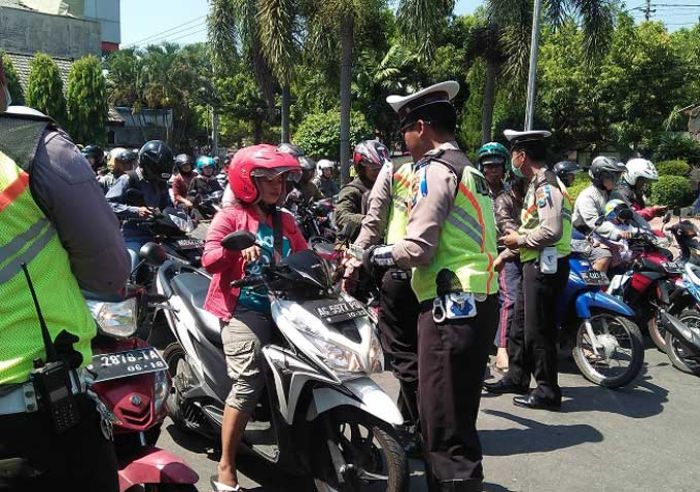 Ratusan Pengendara Terjaring Razia Operasi Patuh di Kota Blitar Ratusan Pengendara Terjaring Razia Operasi Patuh di Kota Blitar