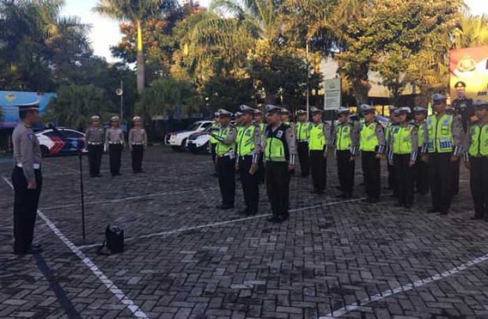 Sebelum Awali Rutinitas, Anggota Satlantas Polres Batu Harus Apel dan Baca Asmaul Husna Sebelum Awali Rutinitas, Anggota Satlantas Polres Batu Harus Apel dan Baca Asmaul Husna