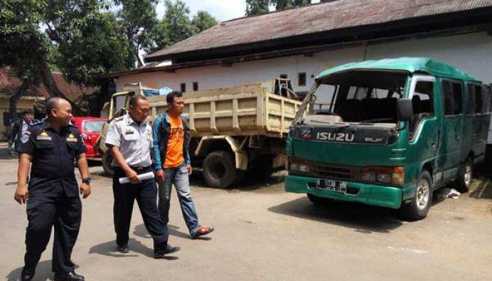 KNKT Ikut Selidiki Kecelakaan Maut Elf Vs Mobilio di Bojonegoro KNKT Ikut Selidiki Kecelakaan Maut Elf Vs Mobilio di Bojonegoro