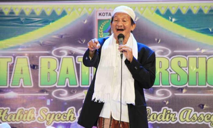 Batu Bersholawat di Balai Kota Among Tani, Gus Ali Beri Tausiyah, Polres Batu Terjunkan 100 Personel