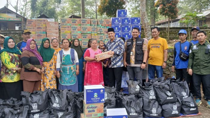 Bantu Pulihkan Ekonomi Warga Pascalongsor Cangar, Suwandi Firdaus Sinergi dan Salurkan Bantuan Bantu Pulihkan Ekonomi Warga Pascalongsor Cangar, Suwandi Firdaus Sinergi dan Salurkan Bantuan