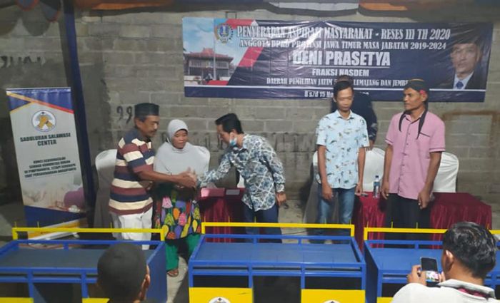 Realisasi Janji, Anggota Fraksi Nasdem DPRD Jatim Distribusikan Bantuan Rombong untuk Pedagang Realisasi Janji, Anggota Fraksi Nasdem DPRD Jatim Distribusikan Bantuan Rombong untuk Pedagang