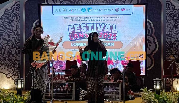 Festival Lansia 2025 Meriahkan Peringatan Hari Lanjut Usia Nasional ke-29 di Kabupaten Kediri Festival Lansia 2025 Meriahkan Peringatan Hari Lanjut Usia Nasional ke-29 di Kabupaten Kediri