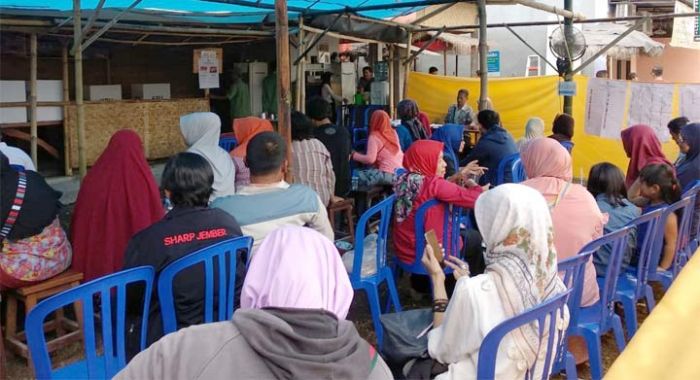 Puluhan Pemilih di Jember Kecewa karena Kehabisan Surat Suara Puluhan Pemilih di Jember Kecewa karena Kehabisan Surat Suara