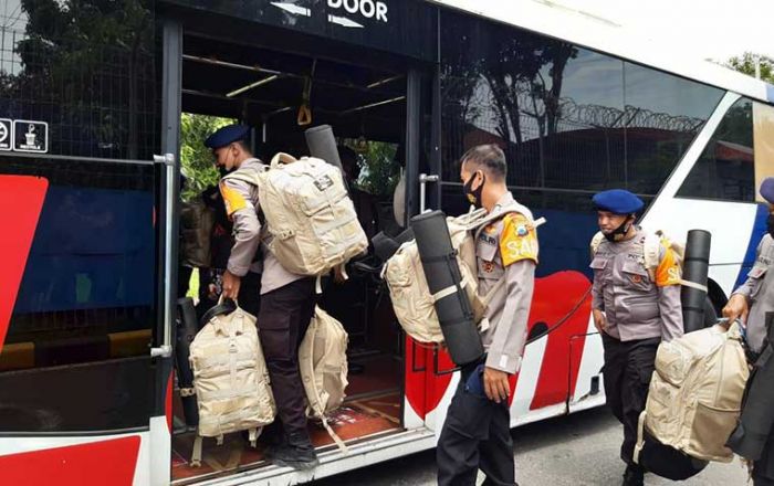 75 Personel Satbrimob Polda Jatim BKO ke Polda NTT Bantu Korban Bencana Alam