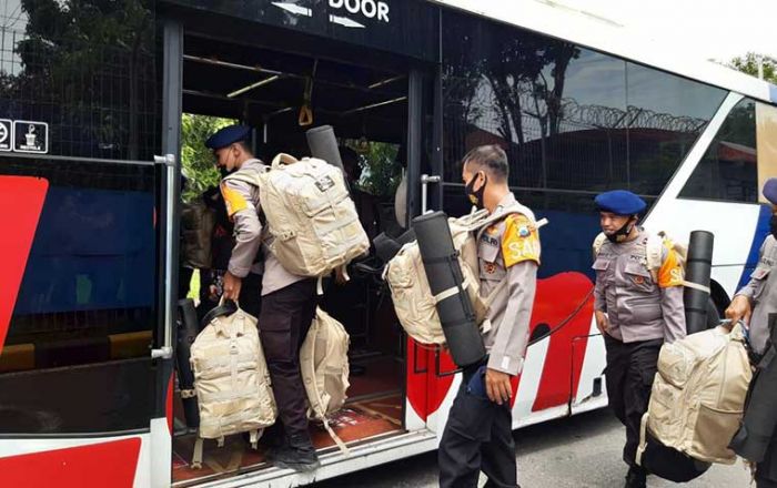 75 Personel Satbrimob Polda Jatim BKO ke Polda NTT Bantu Korban Bencana Alam 75 Personel Satbrimob Polda Jatim BKO ke Polda NTT Bantu Korban Bencana Alam