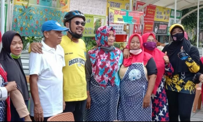 Bupati Gresik Terpilih Gus Yani Gowes Sambil Petik Aspirasi Bupati Gresik Terpilih Gus Yani Gowes Sambil Petik Aspirasi