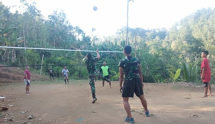 Tingkatkan Kemanunggalan, Satgas TMMD Trenggalek Gelar Voli Bareng Warga Tingkatkan Kemanunggalan, Satgas TMMD Trenggalek Gelar Voli Bareng Warga