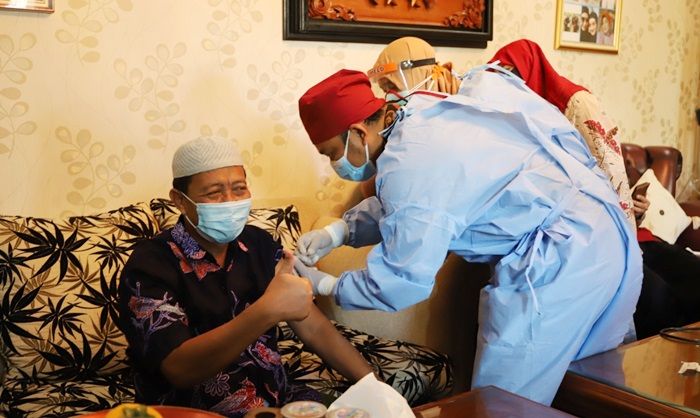 Setelah Wabup Noor Nahar, Kini GIliran Bupati Tuban Fathul Huda Divaksin Covid-19 Setelah Wabup Noor Nahar, Kini GIliran Bupati Tuban Fathul Huda Divaksin Covid-19