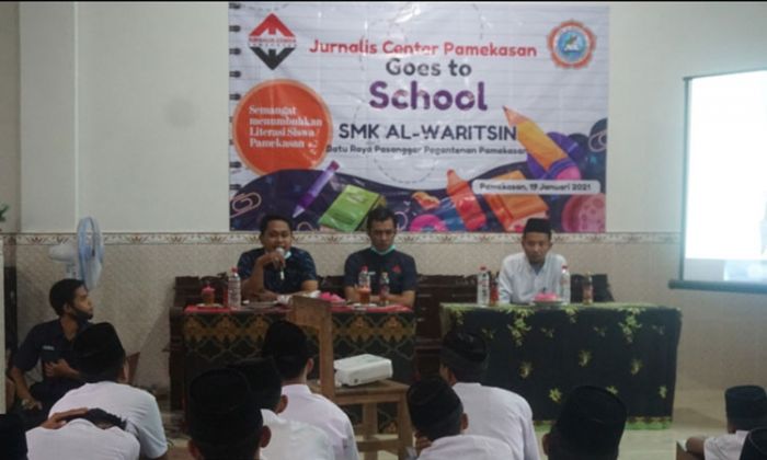 Jurnalis Center Pamekasan Gelar Edukasi Literasi Digital di Ponpes Al Waritsin Pegantenan Jurnalis Center Pamekasan Gelar Edukasi Literasi Digital di Ponpes Al Waritsin Pegantenan