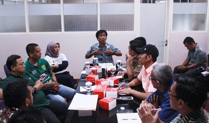 Bonek Minta Pemkot Penuhi Komitmen agar Persebaya Tetap Main di Surabaya Bonek Minta Pemkot Penuhi Komitmen agar Persebaya Tetap Main di Surabaya