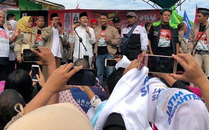 Ribuan Buruh Konvoi Kawal Emil Menuju Lokasi Kampanye Akbar Khofifah-Emil