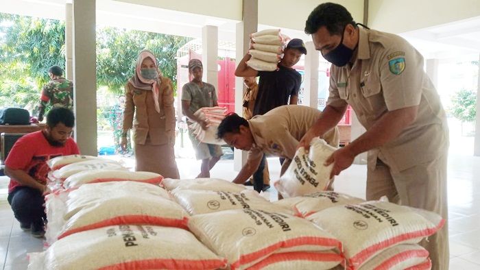 3.917 KK di Kecamatan Ngasem dan Kepung Siap Terima Beras Bantuan Pemkab Kediri 3.917 KK di Kecamatan Ngasem dan Kepung Siap Terima Beras Bantuan Pemkab Kediri