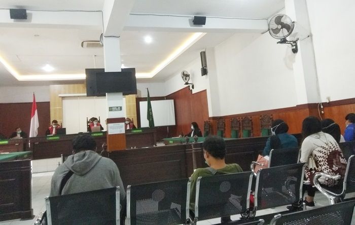 Pelaku Pembakar Mobil Alphard Milik Via Vallen Divonis Enam Tahun Penjara Pelaku Pembakar Mobil Alphard Milik Via Vallen Divonis Enam Tahun Penjara