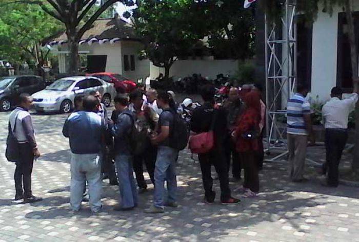 SMKN 1 Tulungagung Tarik SPP, Puluhan Wali Murid Wadul ke Dewan SMKN 1 Tulungagung Tarik SPP, Puluhan Wali Murid Wadul ke Dewan