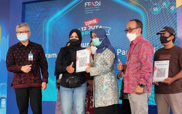 BI-Pemkab Kediri Luncurkan Digitalisasi Pasar Papar, Seluruh Pedagang Layani Transaksi Via QRIS BI-Pemkab Kediri Luncurkan Digitalisasi Pasar Papar, Seluruh Pedagang Layani Transaksi Via QRIS