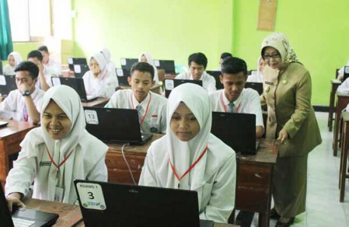 Minim Fasilitas UNBK, Ratusan Siswa Aliyah di Jombang Ikut UNKP